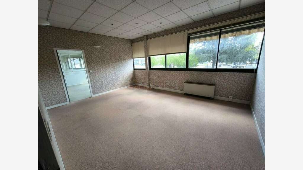 Bureaux 300m² à louer à Brive-la-Gaillarde A20