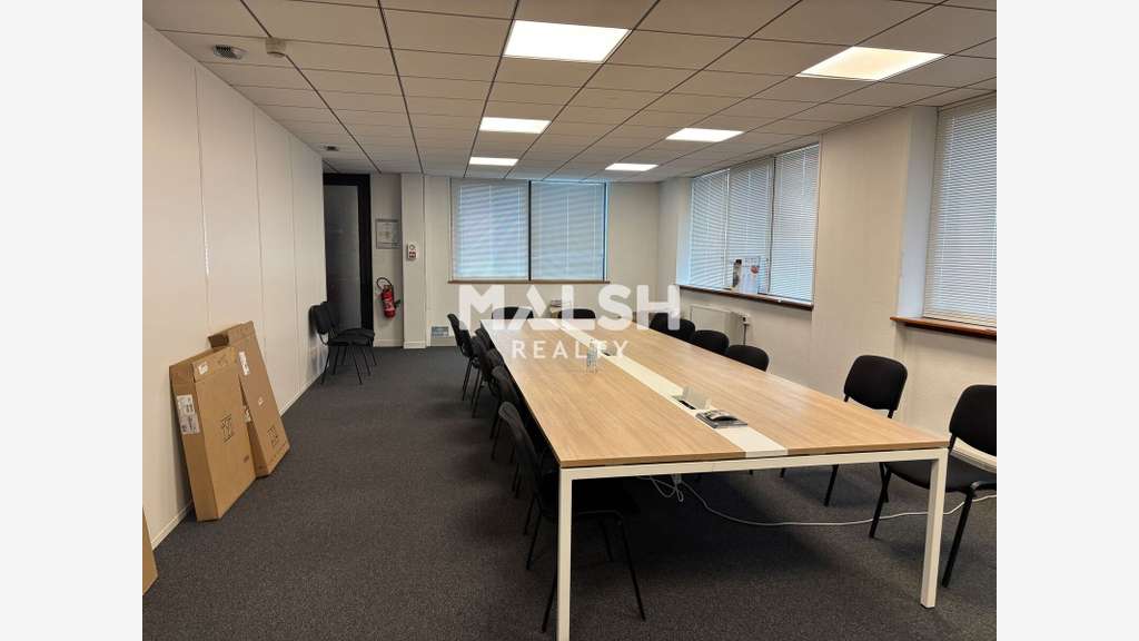 Bureaux - A LOUER - BRON - 829 m² divisibles à par
