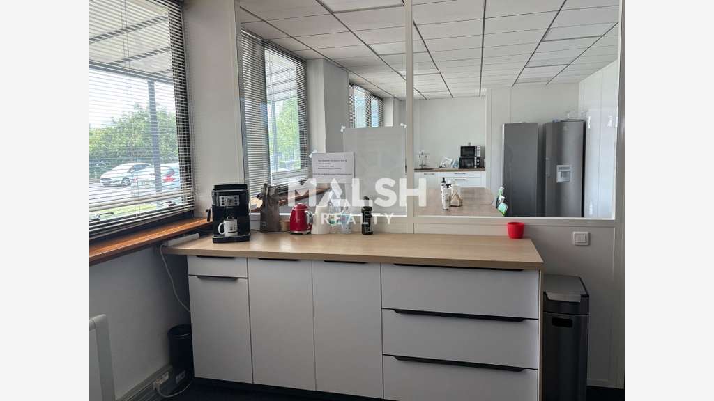 Bureaux - A LOUER - BRON - 829 m² divisibles à par