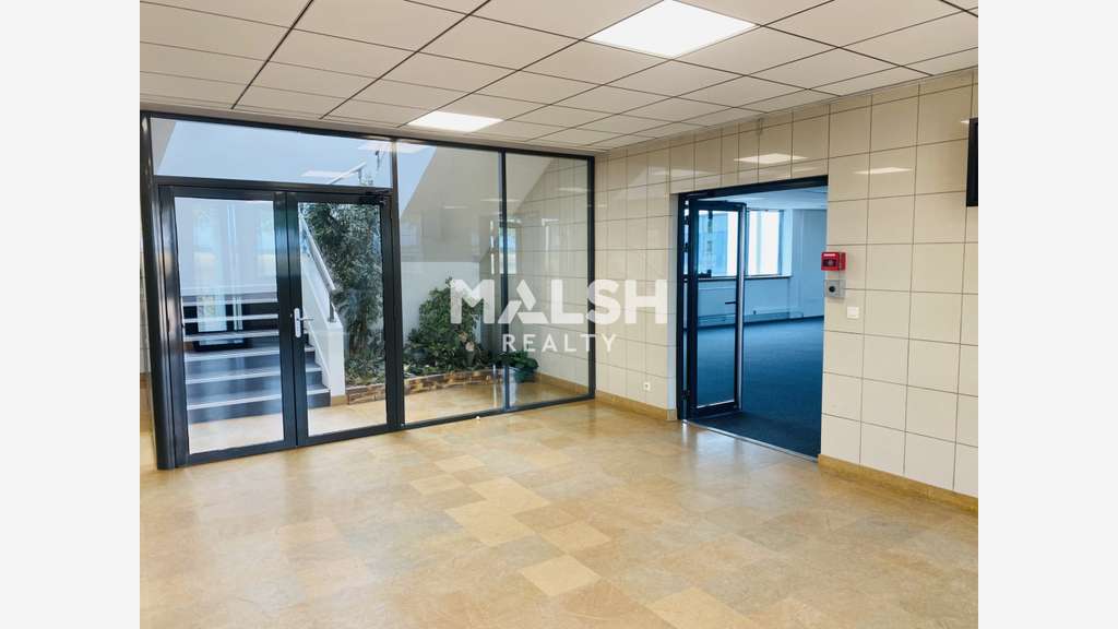 Bureaux - A LOUER - BRON - 829 m² divisibles à par