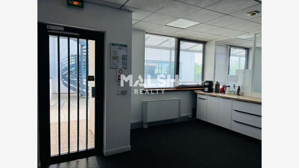 Bureaux - A LOUER - BRON - 829 m² divisibles à par