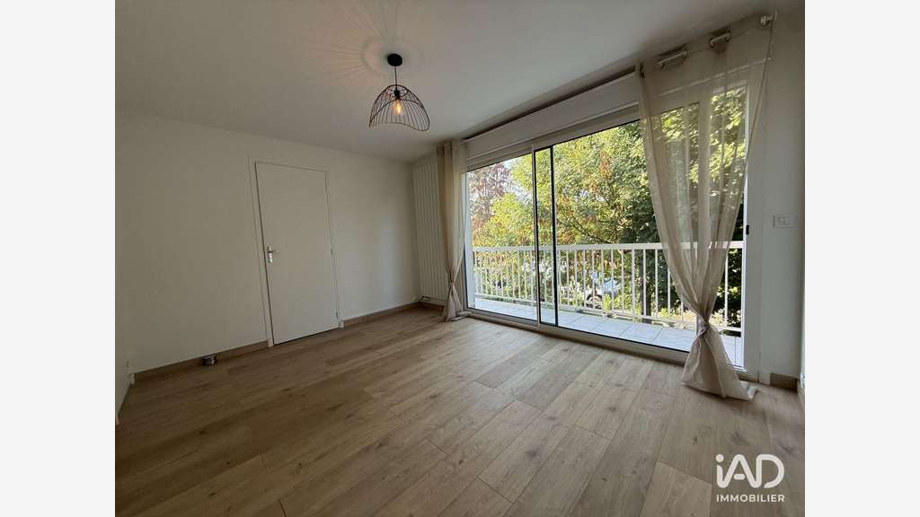 A louer bureau de 109m² à Brunoy Pyramide