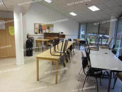 A LOUER - BUREAUX 1.926 m² - BRUZ