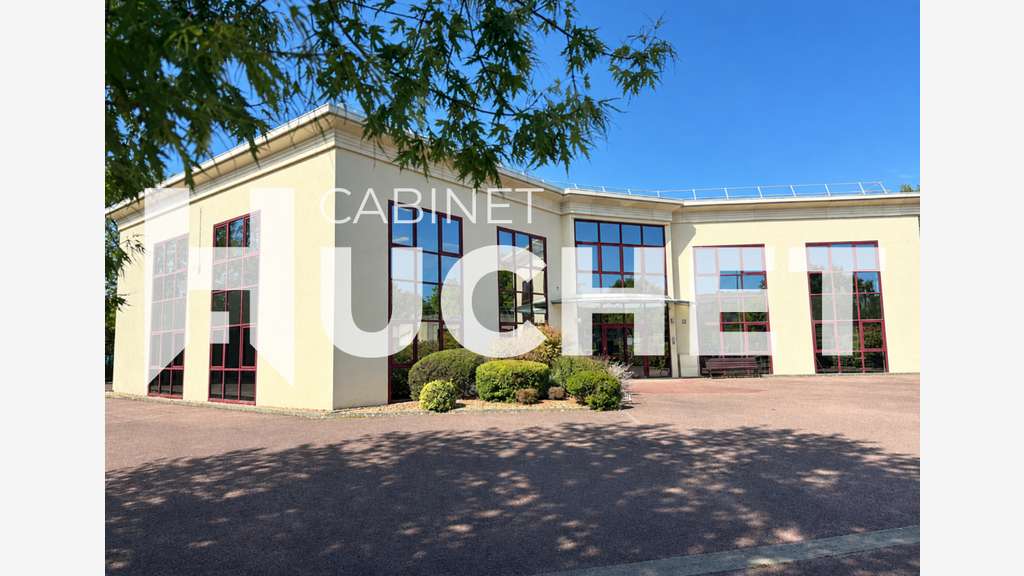 À louer immeuble de bureaux de 940m² à Caen