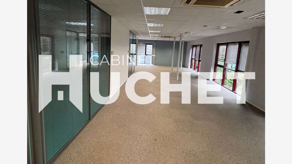 À louer immeuble de bureaux de 940m² à Caen