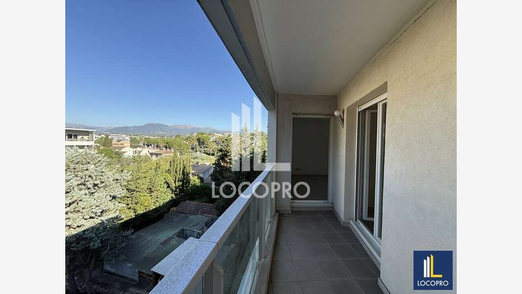 A louer bureau de 41m² + terrasse à Cagnes sur Mer