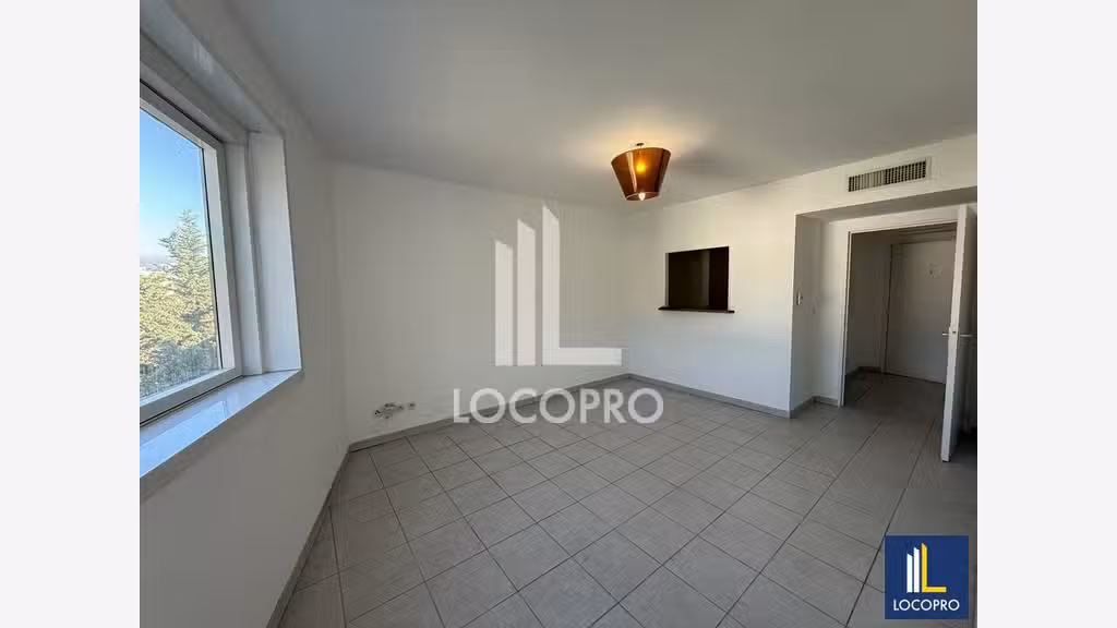 A louer bureau de 41m² + terrasse à Cagnes sur Mer
