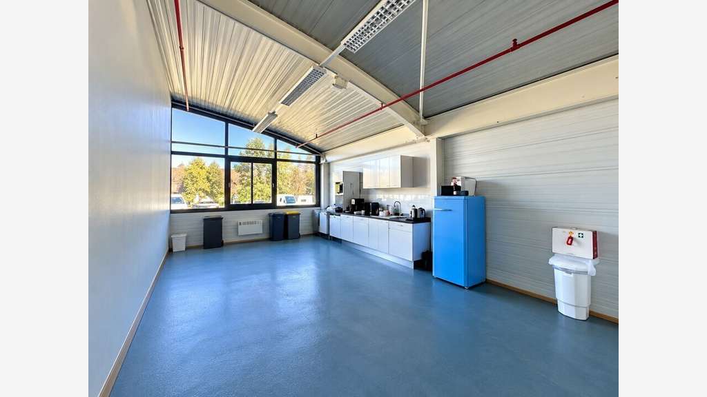 Bureaux de 108m² à louer avec parkings à Canejan