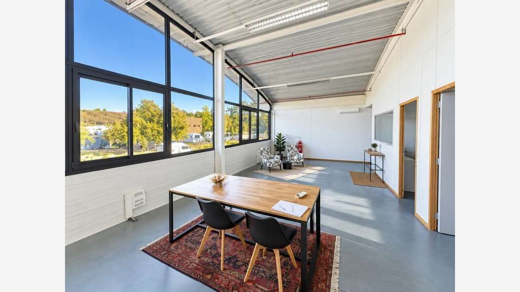 Bureaux de 108m² à louer avec parkings à Canejan