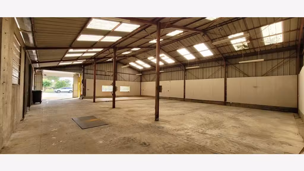 Local 660m² à louer à Caussade prox Montauban Nord