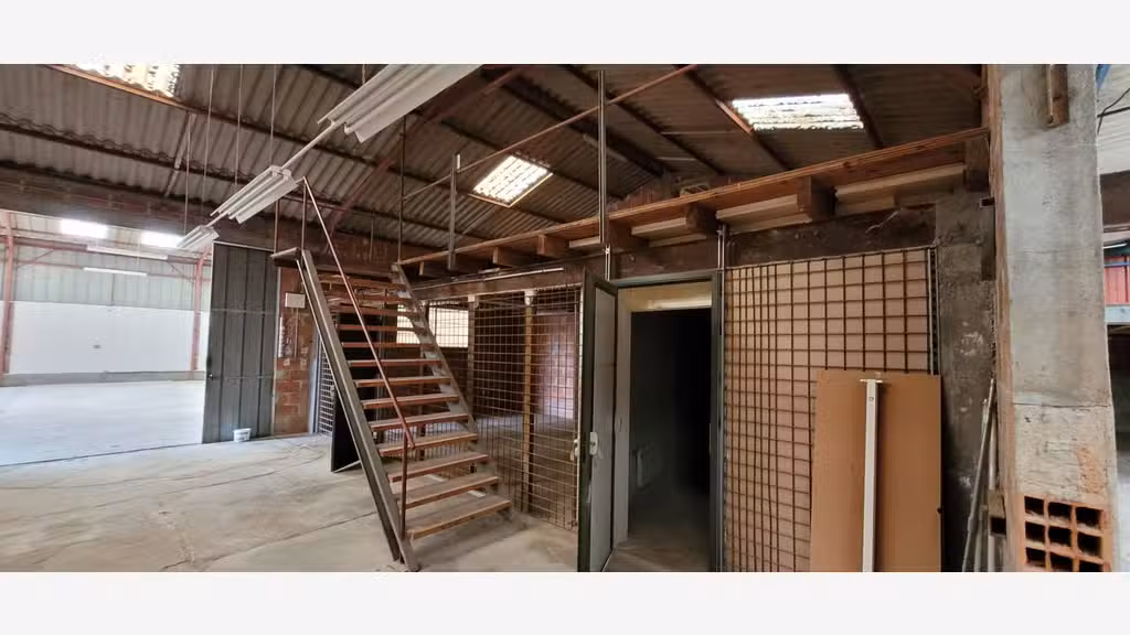 Local 660m² à louer à Caussade prox Montauban Nord
