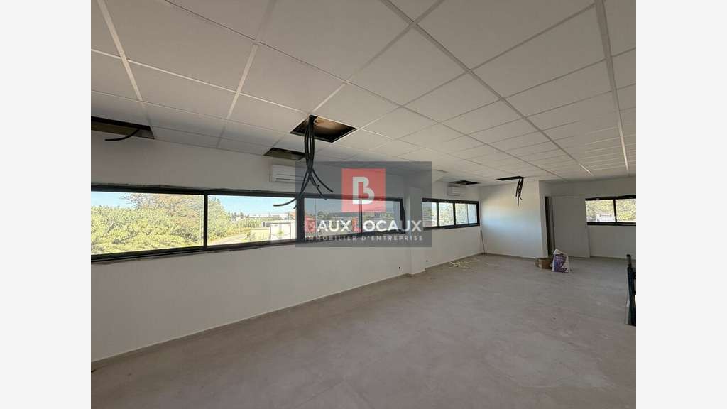 CAVAILLON - BUREAUX à louer
