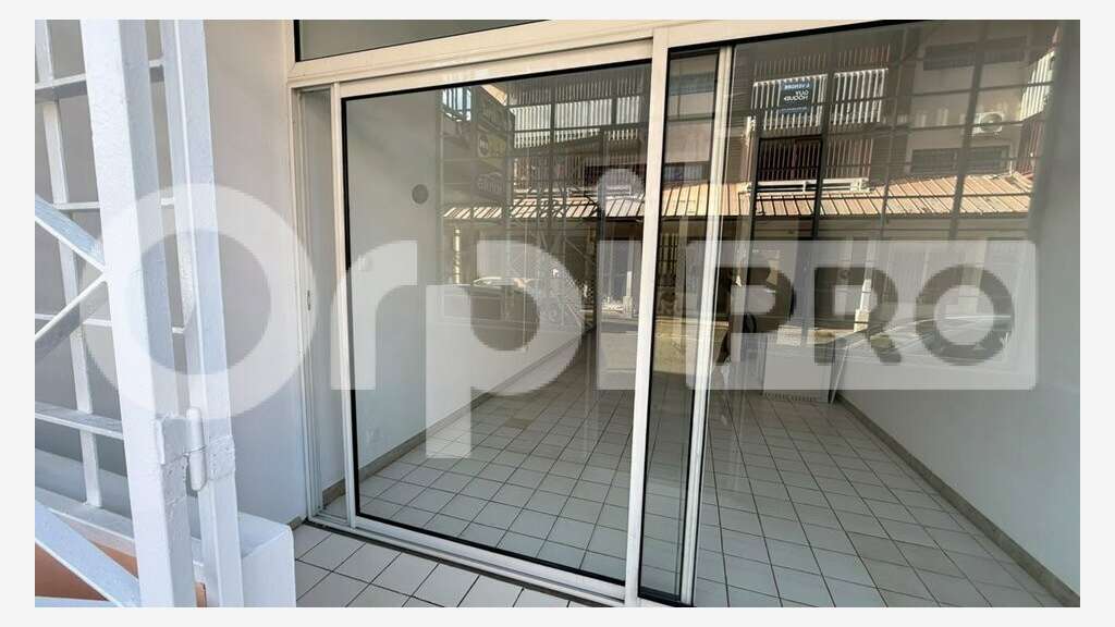 A louer local commercial de 33m² en RDC à Cayenne
