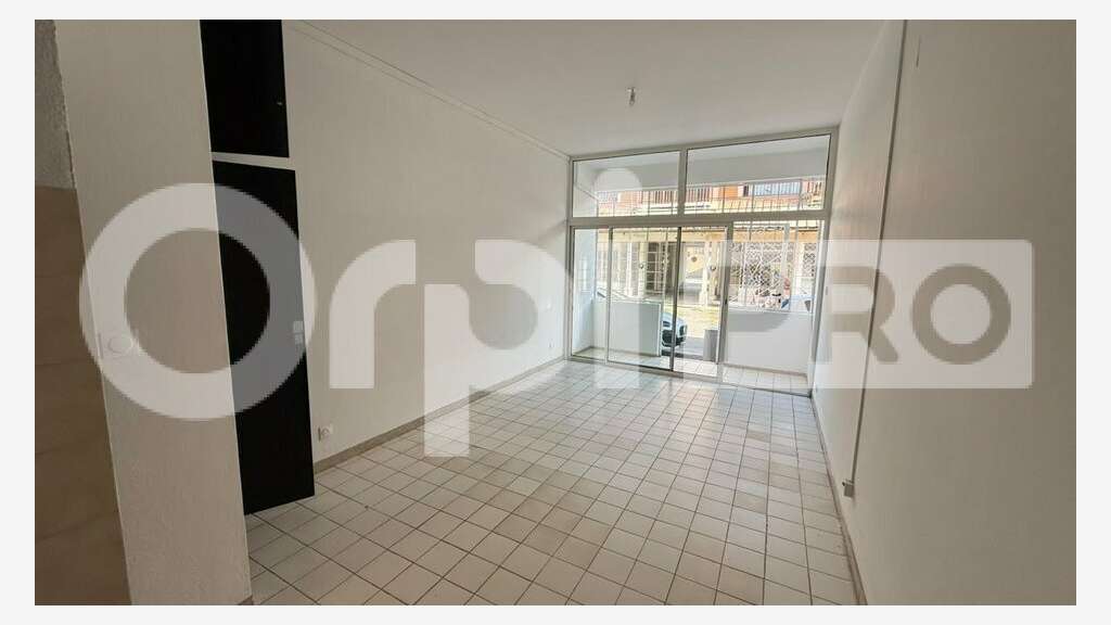 A louer local commercial de 33m² en RDC à Cayenne