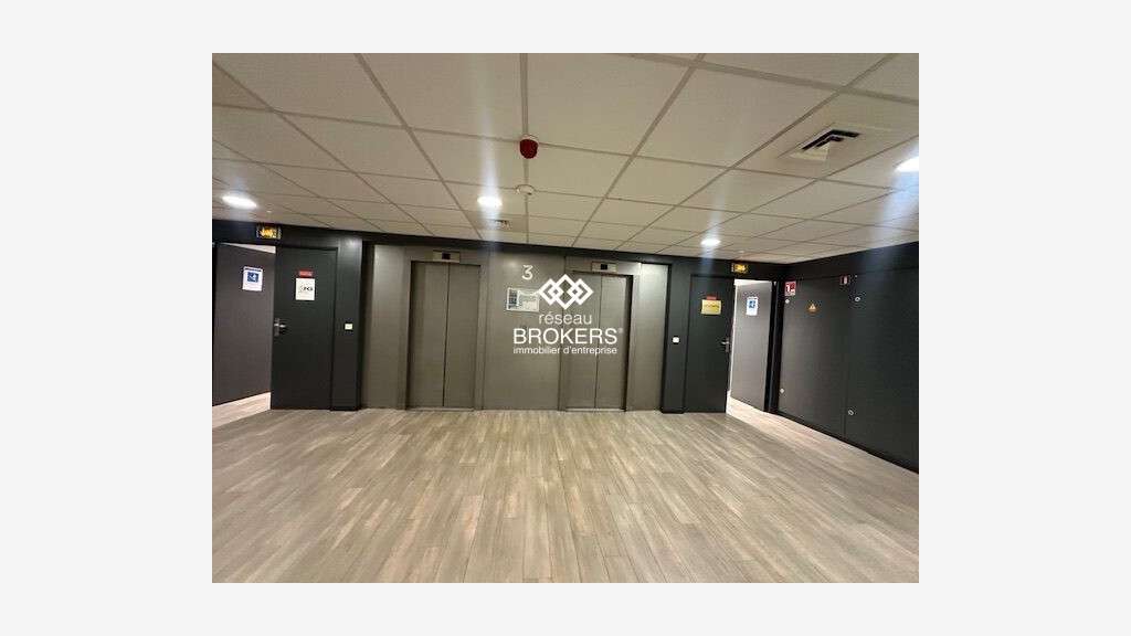 A louer bureau 117m² R+3 à Cergy Trois Fontaines