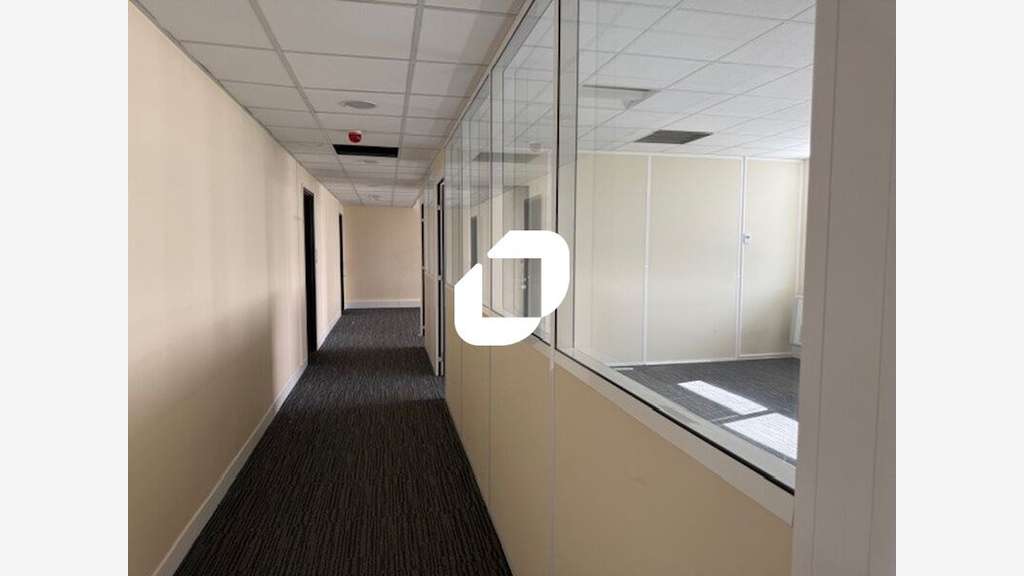 A louer Bureaux 1332m² Cergy