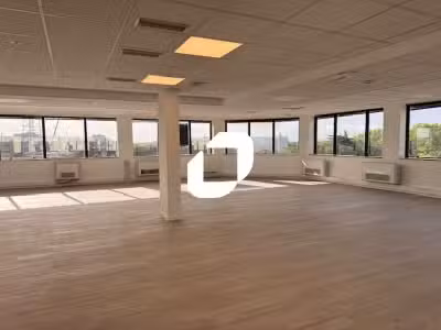 A louer Bureaux 1332m² Cergy