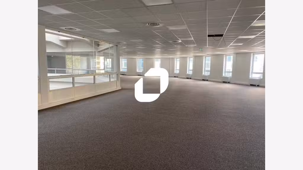 A louer Bureaux 3176m² Cergy