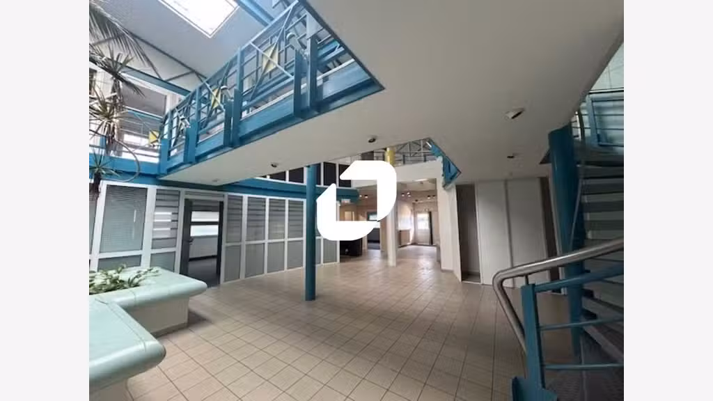 A louer Bureaux 640m² Cergy