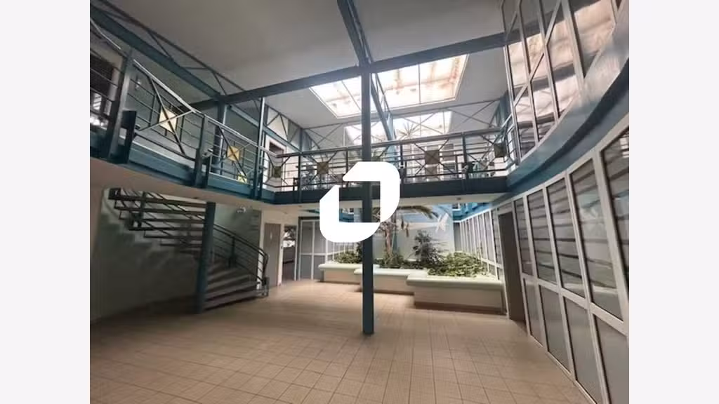 A louer Bureaux 640m² Cergy