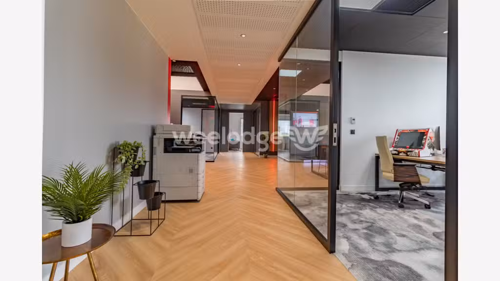 Bureaux 15m² rénovés et meublés à louer à Cergy