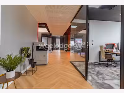 Bureaux 15m² rénovés et meublés à louer à Cergy