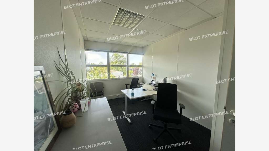 Loue bureaux 300m² à Cesson-Sevigne ZAC Peupliers