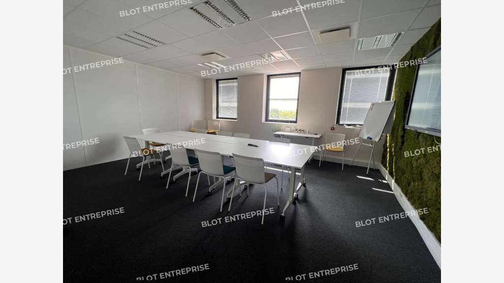 A LOUER - BUREAUX 551 m² - CESSON-SEVIGNE