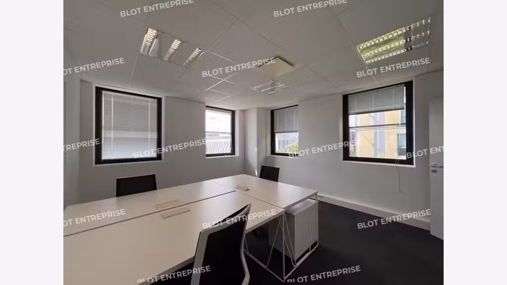 A louer bureaux de 1288m² Cesson-Sevigne Viasilva