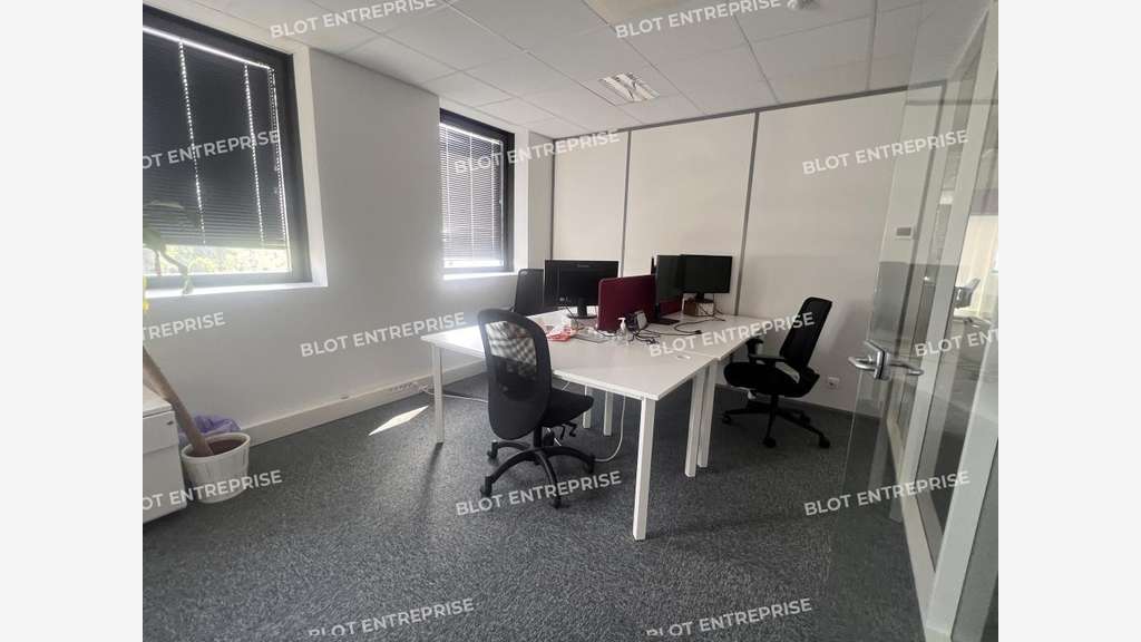A louer bureaux de 1288m² Cesson-Sevigne Viasilva