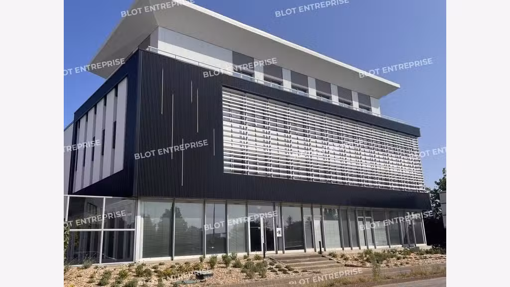 A louer immeuble de bureaux 2163m² Cesson Sevigne