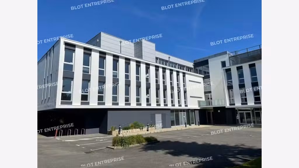 A louer immeuble de bureaux 2163m² Cesson Sevigne