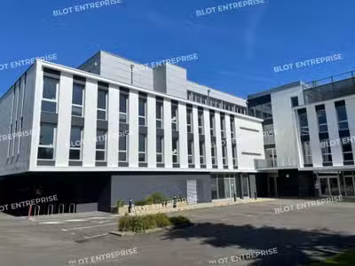 A louer immeuble de bureaux 2163m² Cesson Sevigne