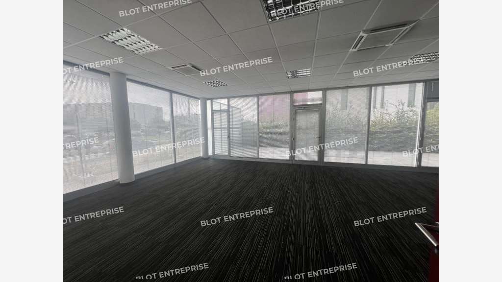 A louer immeuble de bureaux 2163m² Cesson Sevigne