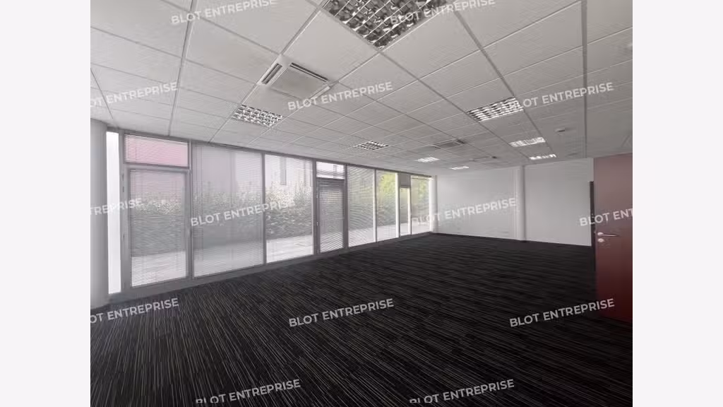 A louer immeuble de bureaux 2163m² Cesson Sevigne