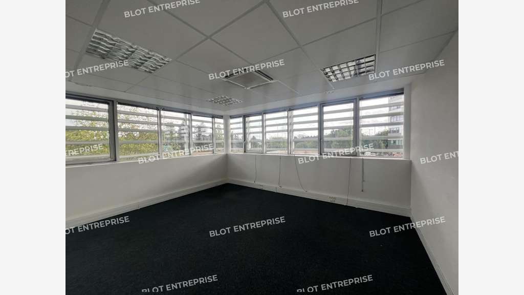 A louer immeuble de bureaux 2163m² Cesson Sevigne