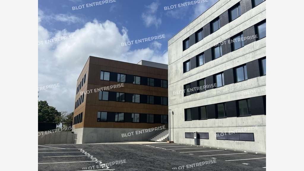 A louer bureaux de 703m² en R+3 à la Chataigneraie
