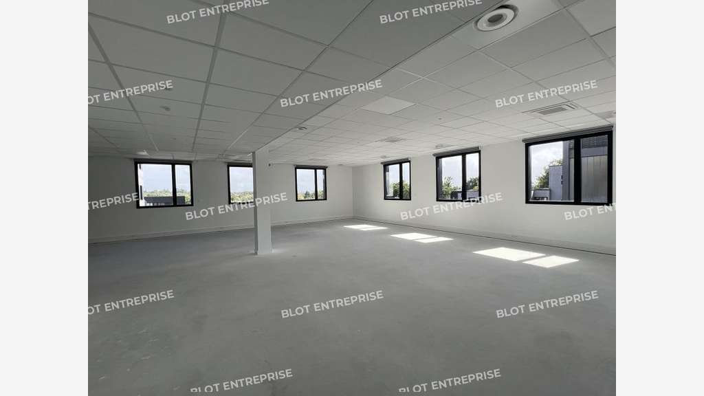 A louer bureaux de 703m² en R+3 à la Chataigneraie