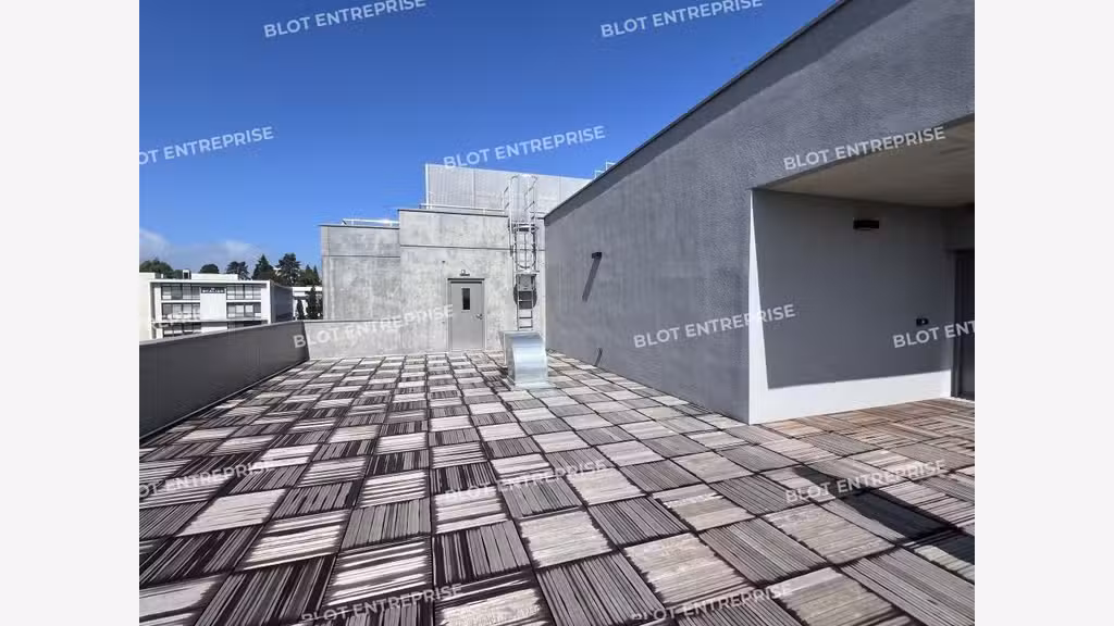 A louer bureaux de 703m² en R+3 à la Chataigneraie
