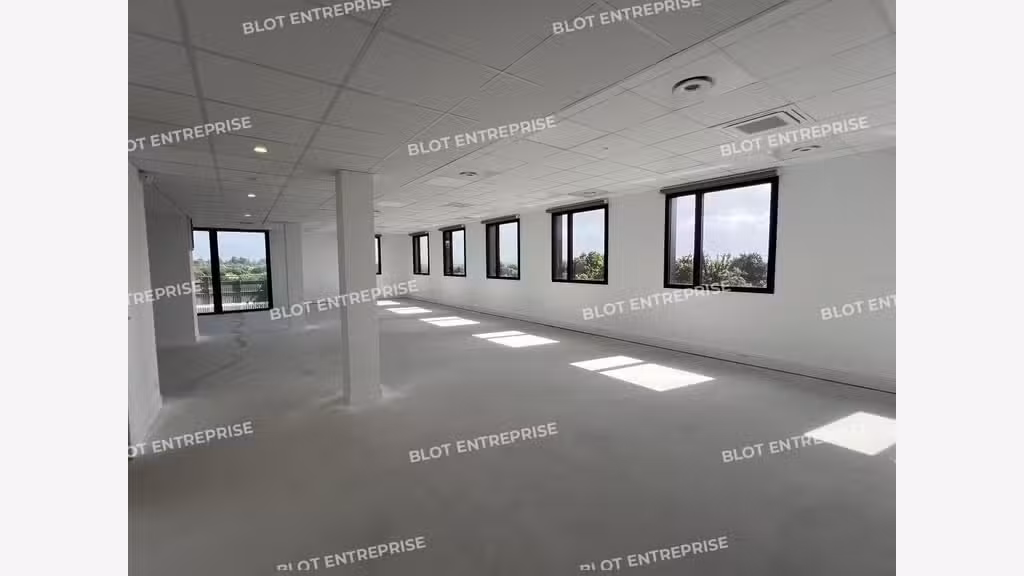 A louer bureaux de 703m² en R+3 à la Chataigneraie