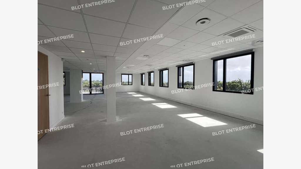 A louer bureaux de 703m² en R+3 à la Chataigneraie