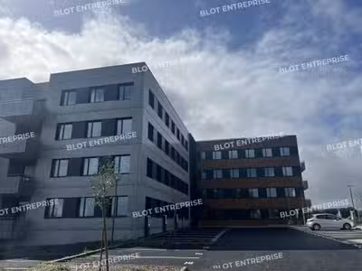 A louer bureaux de 703m² en R+3 à la Chataigneraie
