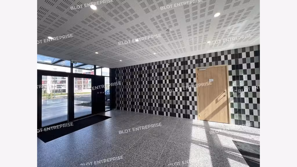 A louer bureaux de 703m² en R+3 à la Chataigneraie