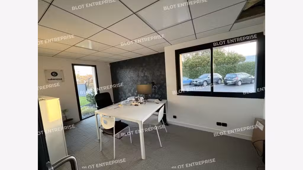 A louer bureaux de 317m² à Cesson Sevigné