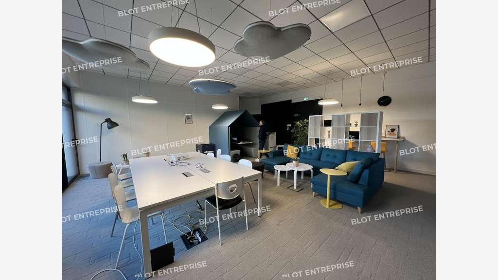 A louer bureaux de 317m² à Cesson Sevigné
