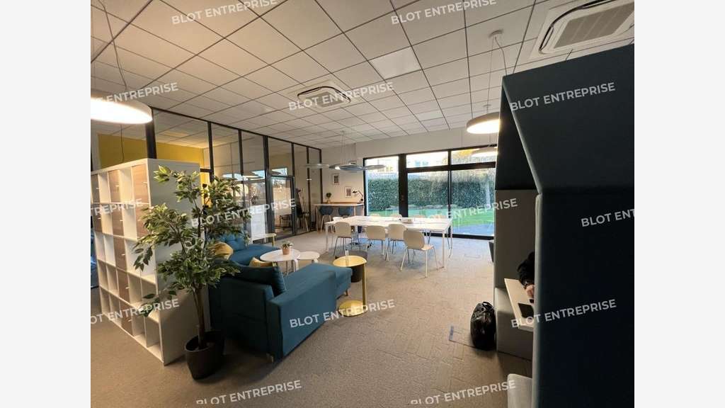 A louer bureaux de 317m² à Cesson Sevigné