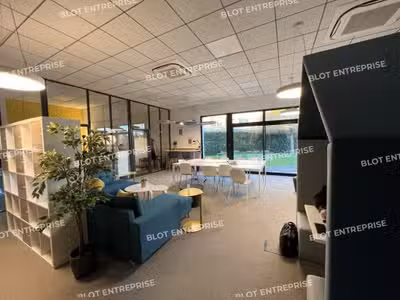 A louer bureaux de 317m² à Cesson Sevigné