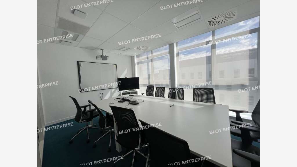 A louer bureaux de 1 790m² à Cesson-Sevigné