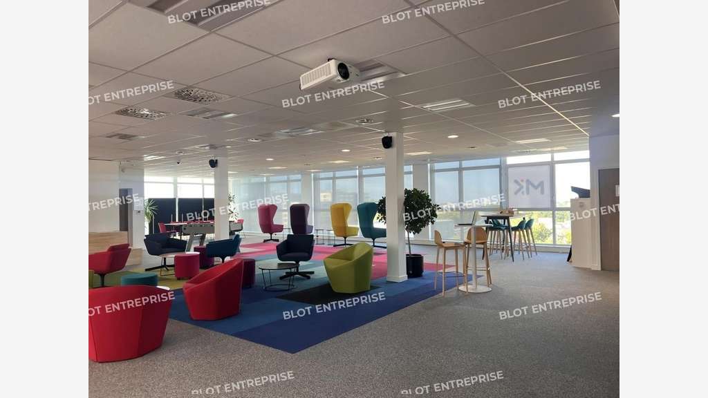 A louer bureaux de 1 790m² à Cesson-Sevigné
