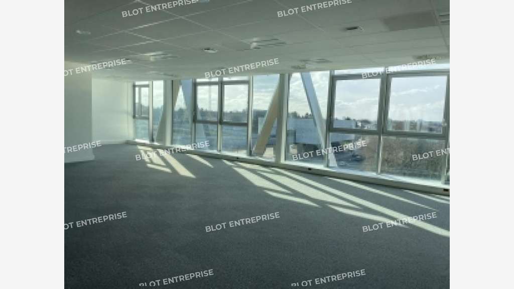 A louer bureaux de 1 790m² à Cesson-Sevigné